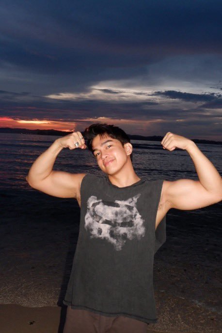 brenzehsu's tweet photo. hot mo naman kennito
https://t.co/yWMqCLMj7Q https://t.co/GBf7t7G4hU
