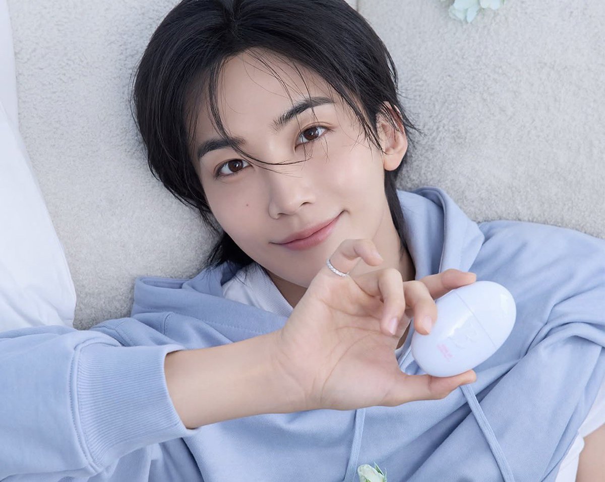 matchayjh's tweet photo. banila co i will always be thankful for you for giving us these baby blue jeonghan photos 🩵 https://t.co/0MozP8JdVE