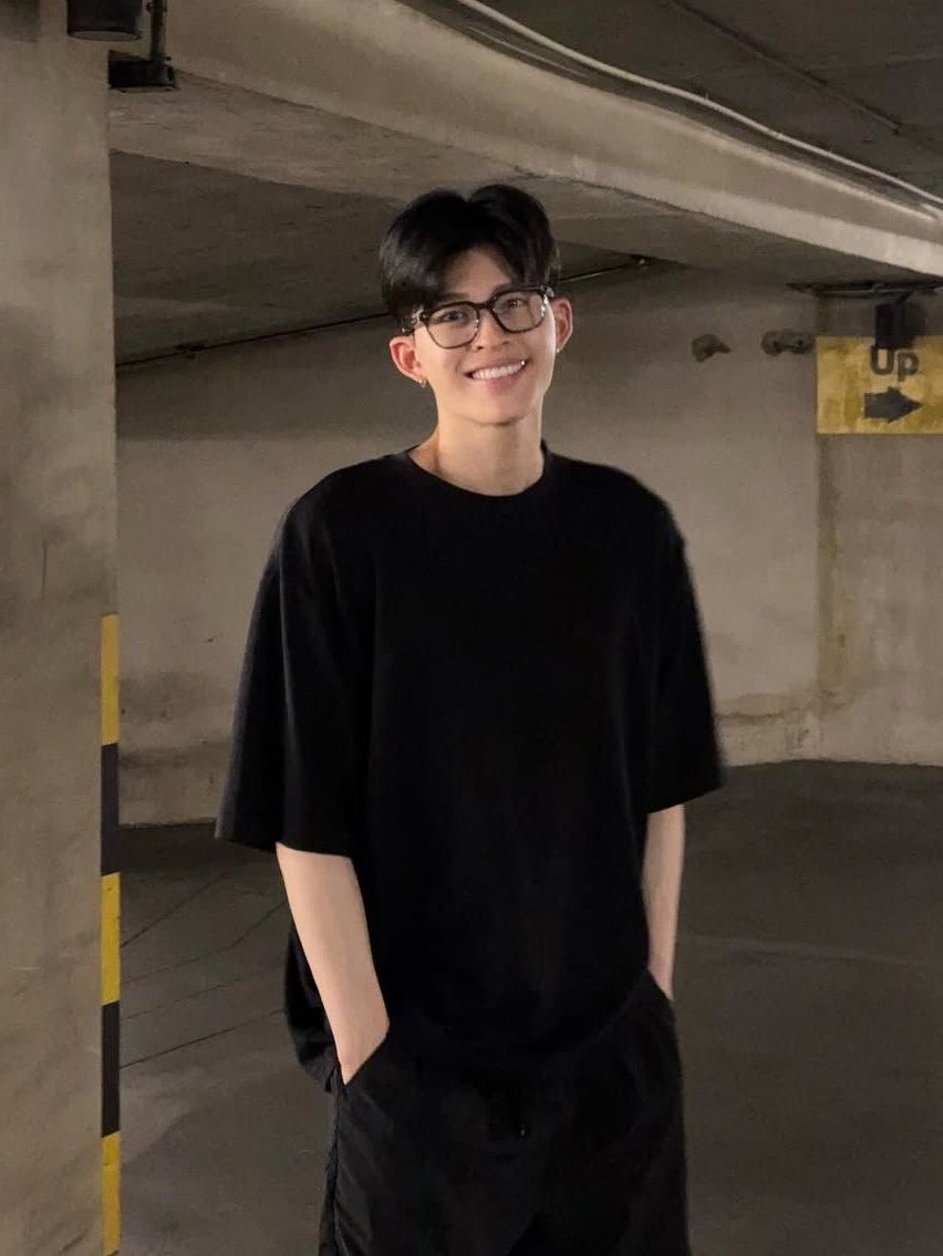 snowbluebu's tweet photo. 185 cm + glasses https://t.co/zdhd6dzBNP