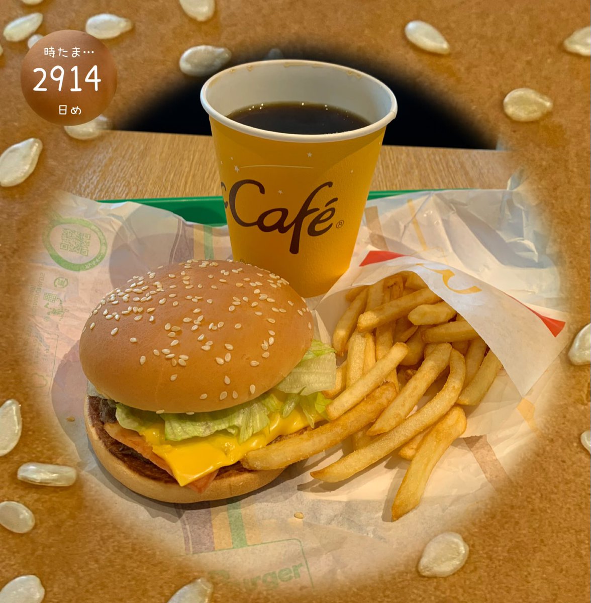 uncle_mcdonald's tweet photo. 2026.8.16☀️#マクドナルド
時たまマック🚶‍♂️…2914日目🎉🎈

ベーコンレタスバーガーセット
🐂🥓🥬🧀🍟☕️

久しぶり✨
ベーコンレタスバーガー😋

そういえば
リニューアルしてから
初めて食べる

ちょっと雰囲気変わったカナ❓

前の味…もう忘れたので
わかんない😊

ベーコンが香ばしくて美味しいね😋 https://t.co/vqdqugh375