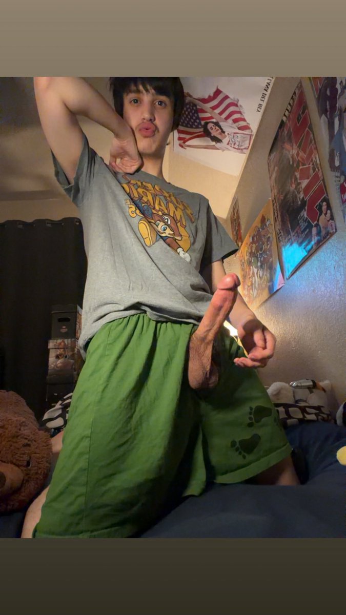 HungTeen2005's tweet photo. Smell my dick bro😸👃 https://t.co/2K87BIBvqV