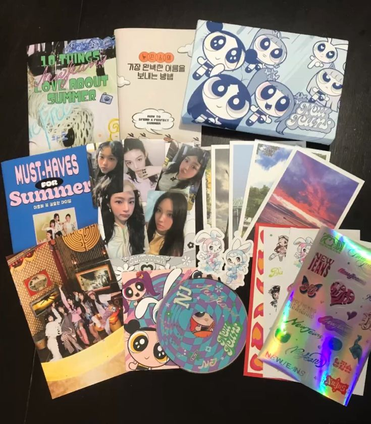 5mhdhh5's tweet photo. opening a newjeans album is literally like opening a box full of little treasures https://t.co/sGBB7NBfqK
