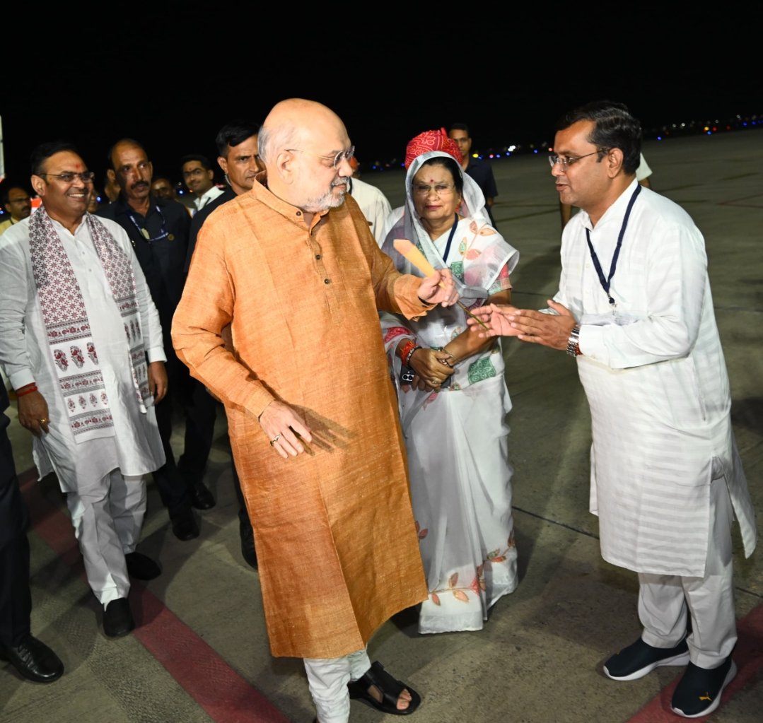 csjbjym25's tweet photo. आज देश के माननीय गृह एवं सहकारिता मंत्री श्री @AmitShah  जी एवं प्रदेश के यशस्वी मुख्यमंत्री श्री भजनलाल जी शर्मा का उदयपुर आगमन पर स्वागत अभिनंदन किया।
@BhajanlalBjp @madanrrathore @BJP4Rajasthan https://t.co/5E72fDEQAa