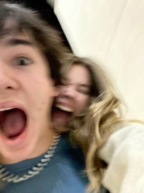 flowperse's tweet photo. Para essa criatura que está comigo desde o meu primeiro dia de vida, um gigante feliz aniversário e feliz 25 anos de vida. Te amo muito nena, e lembra que sempre vou estar junto de ti em todos os momentos da vida ❤ (único texto fofo que você vai receber no ano aproveita) https://t.co/bJBz676r83