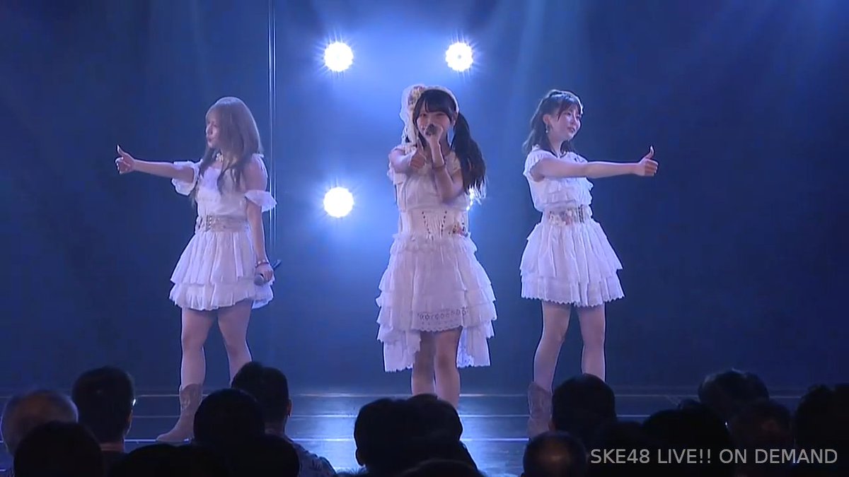 moja0872's tweet photo. 8/15(土)「#RESET」公演

オレ的今夜のゆうかたんBestShot！②-2
「心の端のソファー」

最近のベストバイを決めよう！ということで、時代の最先端をゆくゆうかたんがチョイスしたのはiPhone6📱

なぜ今iPhone6なのかを客席に向けて熱く語る姿、妙に説得力ありましたよ笑

#浅井裕華 #ゆうかたん https://t.co/jJKfUyDA7Z