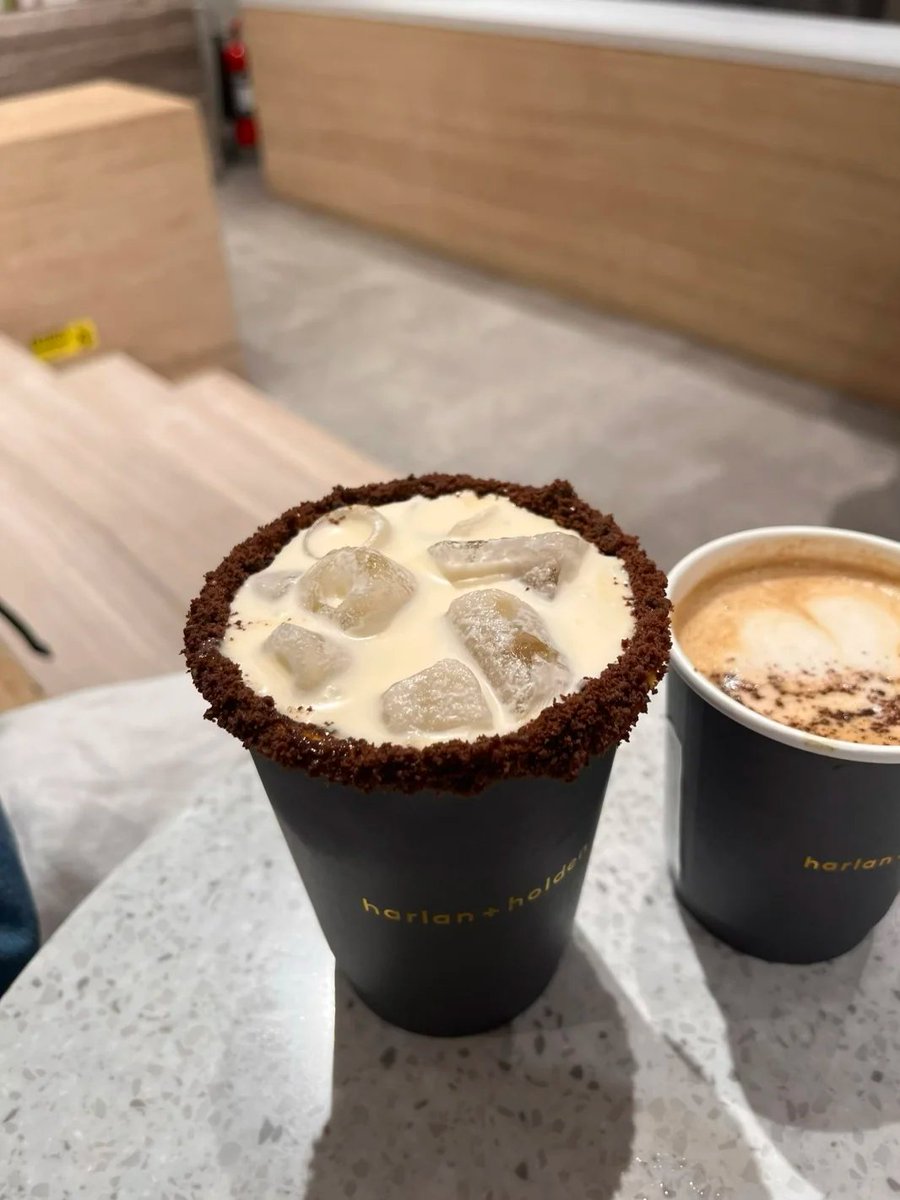 opheliarye's tweet photo. I really love enjoying quiet moments at a coffee shop. https://t.co/uexHjDuKRr