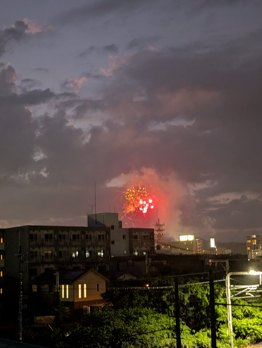 kittyann555's tweet photo. #一関 #一関夏まつり #夏祭り #祭り #送り盆 #花火🎇 #送り花火 #お盆 #送りお盆 一関市ではお馴染みの #夏 の #イベント 。夏の決まりと言えば、#チョコバナナじゃろ 。そんな #バナナ�� 。迎え盆から始まり送り盆で終る #お盆期間ウィーク 本日は、#おらが自慢のでっかい花火 が #川崎 にて開催されます