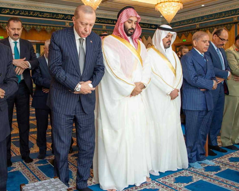 NikkeiAsia's tweet photo. Turkey-Pakistan-Saudi pact a 'Muslim NATO'?: 5 things to know

Experts say Egypt, Qatar, Azerbaijan, Jordan and Syria could be candidates

https://t.co/69UxytSWpj https://t.co/oRvx3B6ulB