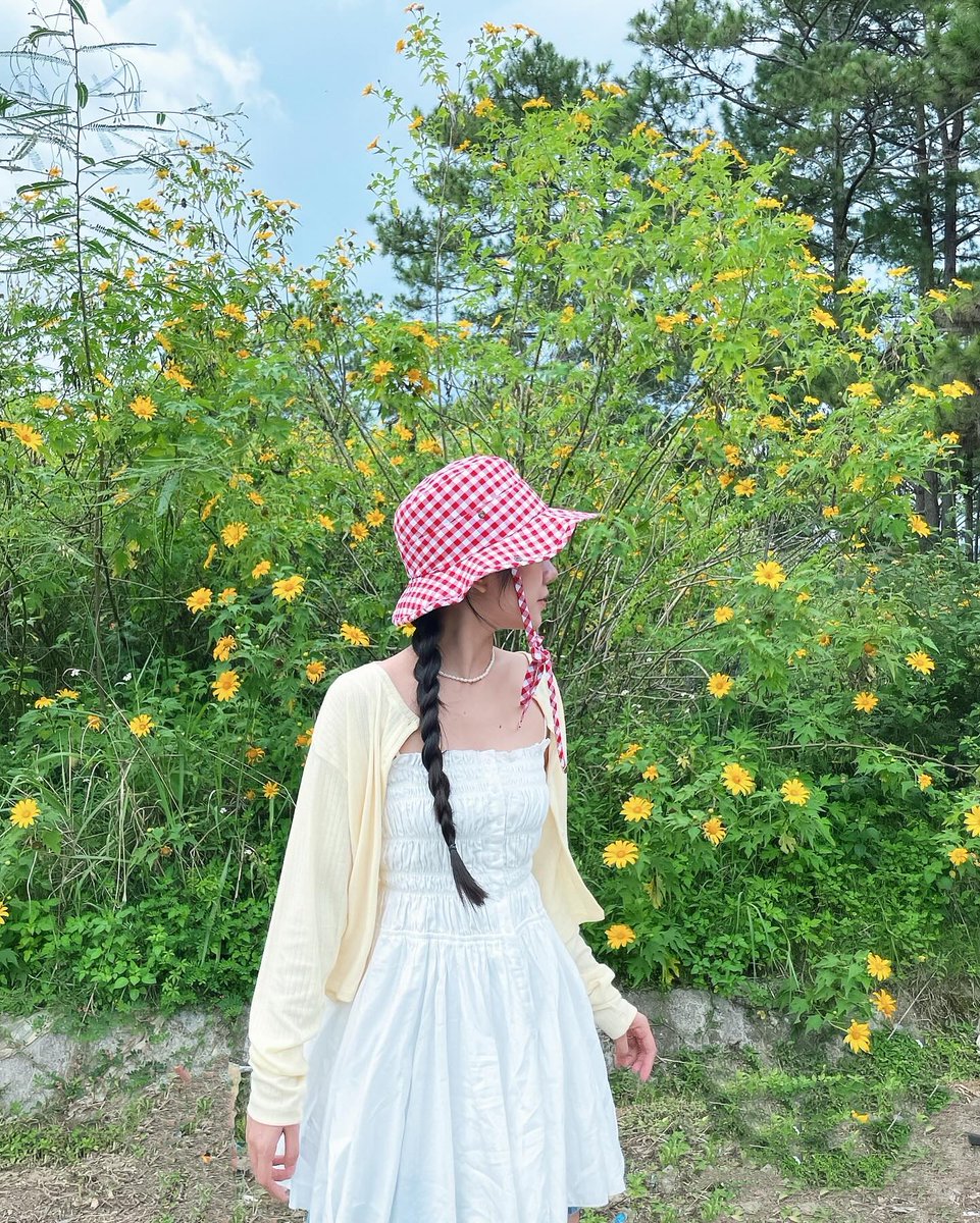 Guui_cg's tweet photo. Howdy! 🌻 Don’t forget: the world is a better place with you in it—go shine today! 💖
iCSTK https://t.co/hoqv5Jok2K