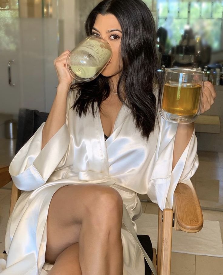 Grandeik's tweet photo. How i feel after drinking an avocado milkshake or doing anything healthy https://t.co/NR1CU52WHv