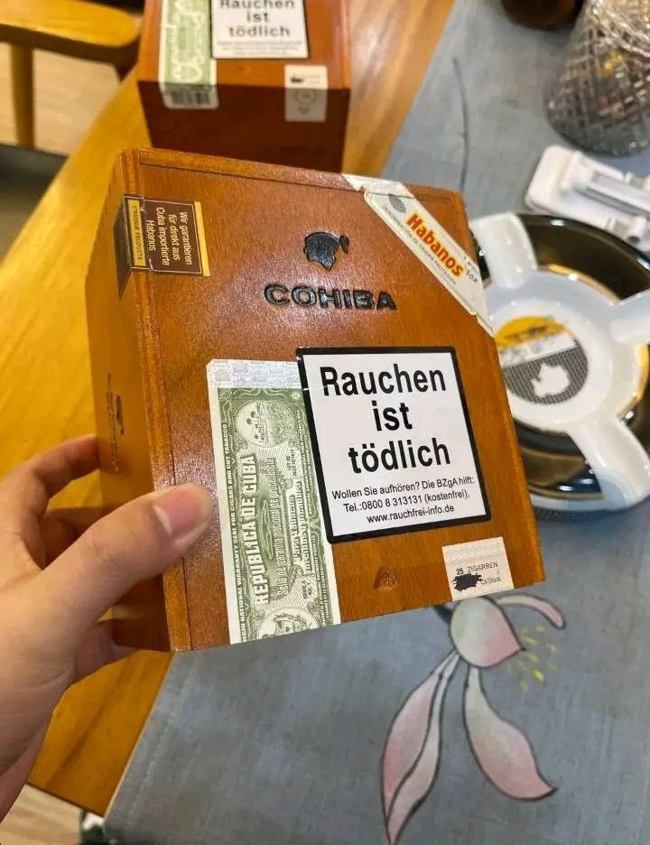 Luiszz48's tweet photo. amazing box of Cohiba siglo from @lily3fon  she’s highly recommended go get your Cuban cigars from her she’s 100% legit and her cigars are authentic 🙏 🔥 https://t.co/FMXKi9hg4A