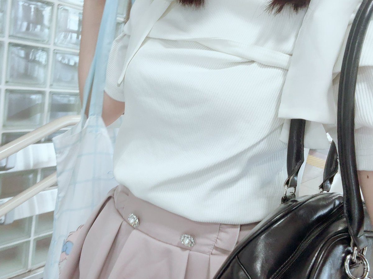 m1o2ql's tweet photo. 今日これで会場います会おう‼️たぶんるななまるの近くにいるはずしらんけど
痛バとか持ってきてないから分かりずらいかも😭 https://t.co/sDGAhOIsNf