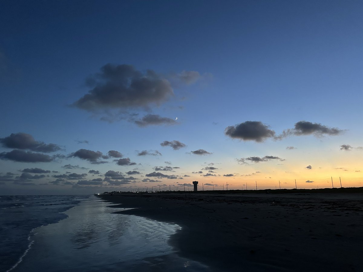 PingjunChen's tweet photo. Sunset scenery at Galveston Island State Park beach side. https://t.co/I0CAvU3Po0