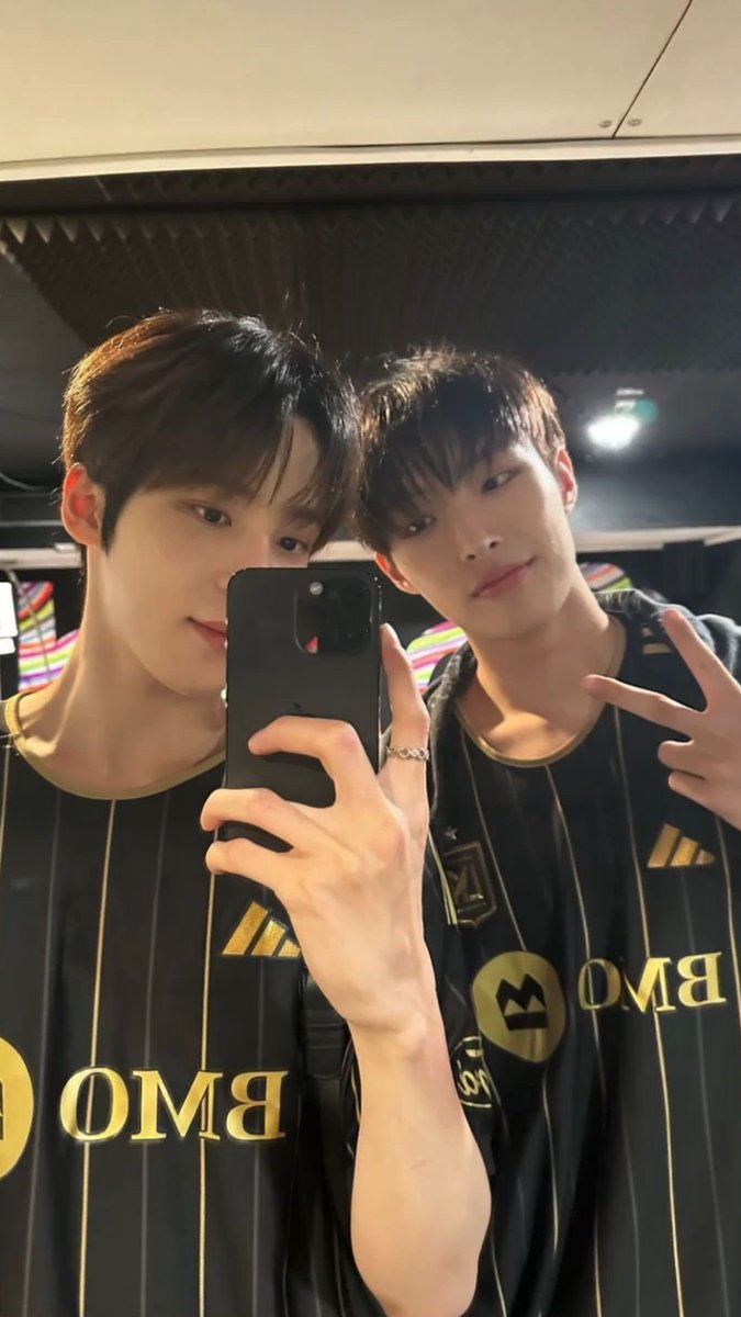yungisholic's tweet photo. my whole heart ♥︎___♥︎ https://t.co/9NQCtDnNp6