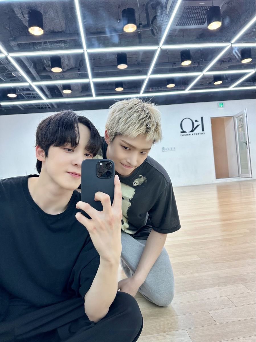 yungisholic's tweet photo. my whole heart ♥︎___♥︎ https://t.co/9NQCtDnNp6