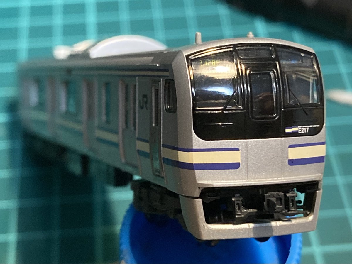 nissin_7909's tweet photo. ステップ下の部分をブラックアウト(1枚目左)
量産車の217には本来無い部分なので黒く黒く塗るだけでも結構印象変わるんじゃないかなと https://t.co/JtbEGHRDZd