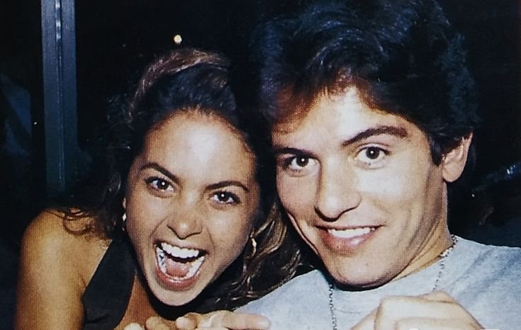 ariloes's tweet photo. @LuceroMexico  perdón el atrevimiento pero te pido por favor que nos ayudes, sabemos de tu amistad con el ACTOR @E_Laguardia , cómo sabes el esta en la Casa de los Famosos, y está nominado, te pido que lo ayudes Votando por él, y si tus fans quisieran ayudarlo también  estaremos https://t.co/XvoaM3vSgL