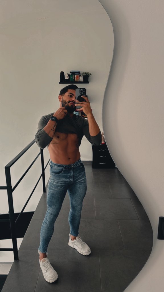 brayanarbo's tweet photo. Espejito, espejito🪞… Tu sabes lo que hay 😏
•
•
•
•
•
•
•
#instagood #FitnessMotivation #MenWithStyle #MirrorSelfie #FitLatino #dailyinspo #estoesproceso https://t.co/WggkKQOQRI