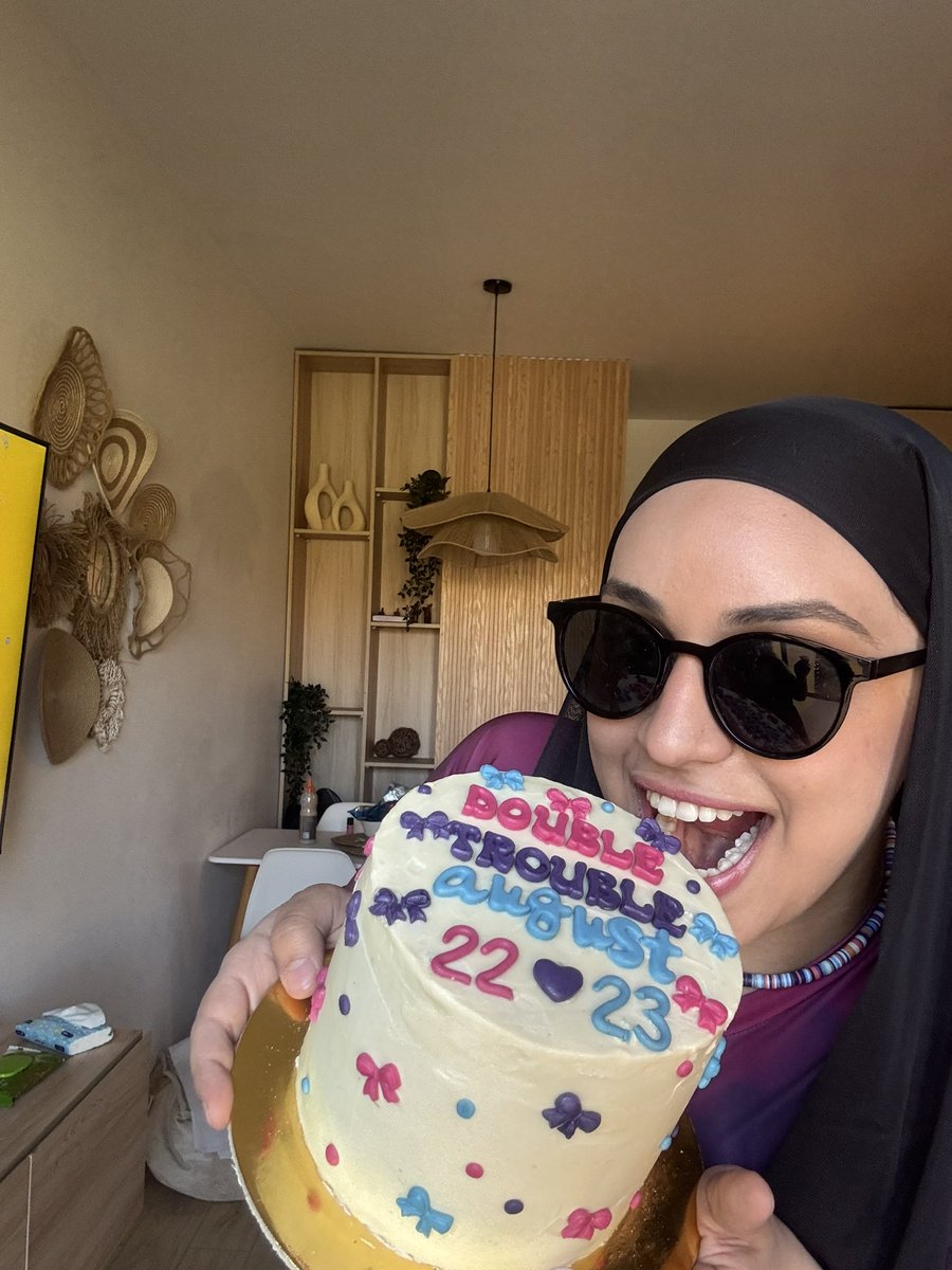es_es127's tweet photo. A whole week of birthday magic 🎂✨. https://t.co/lb7JveBzyJ