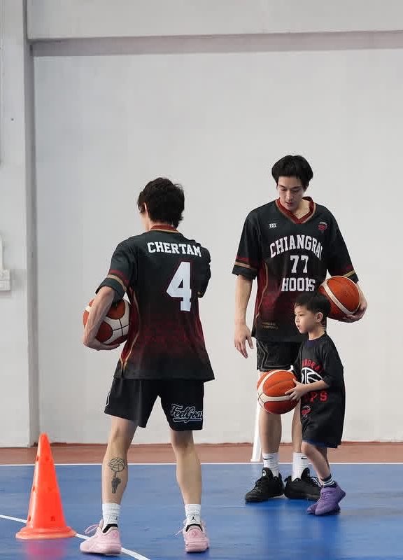 firzaGyu's tweet photo. pantes ya Krating tuh jadi idola nya anak2 kecil, mamah nya anak2, Nicha dan tentunya aku 🤣😌

soalnya Papah able banget 😭🫶😭 https://t.co/OaNqRomi2z