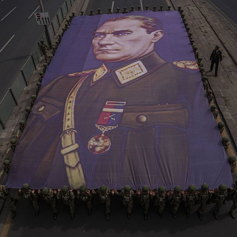 pusholder's tweet photo. Ankara’da 30 Ağustos. https://t.co/hfpmKNVu0C