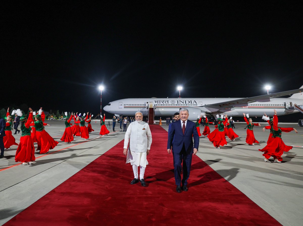 PMOIndia's tweet photo. PM @narendramodi arrived in Bishkek, Kyrgyz Republic a short while ago. The Chairman of the Cabinet of Ministers of the Kyrgyz Republic, Mr. Adylbek Kasymaliev, warmly received him at the airport. https://t.co/Av5gfrj2Bs