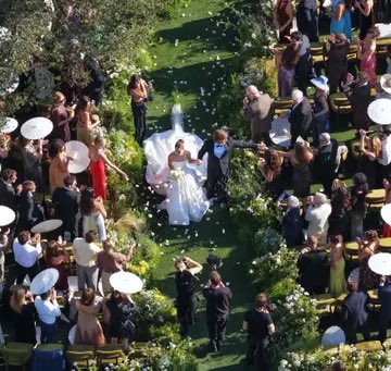 basic_hollywood's tweet photo. #BillieEilish spotted officiating her brother Finneas’ wedding — marrying longtime girlfriend, Claudia. 

#JustinBieber &amp; #HaileyBieber were in attendance, along with #KristenBell &amp; husband #DaxShepard https://t.co/5Wc82ZhqmT