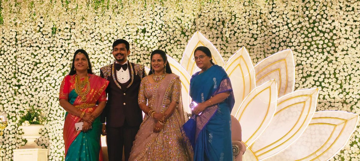 uttampadmavathi's tweet photo. హైదరాబాద్ ఆదిభట్లలో వెంకట్ నవీన్ రెడ్డి &amp; కోమలిరెడ్డిల వివాహ రిసెప్షన్ వేడుకల్లో పాల్గొన్న కోదాడ ఎమ్మెల్యే పద్మావతి రెడ్డి గారు https://t.co/lbAI95DtYP