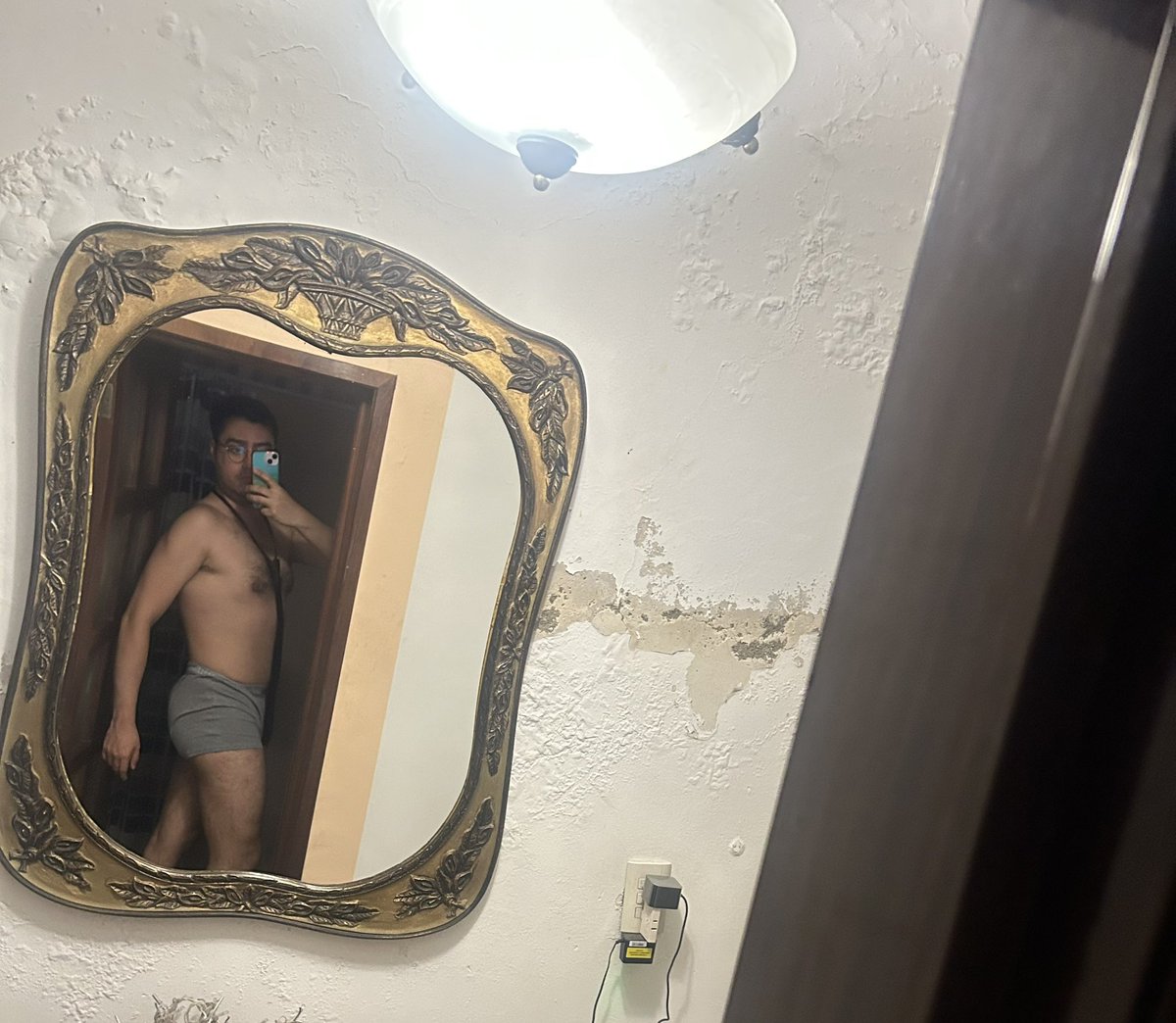 whoisulipapi's tweet photo. Me haces el remolino? 

#pasivo #bottom #boxergris #trasero #hot #selfie https://t.co/zJ8qNQdWj0