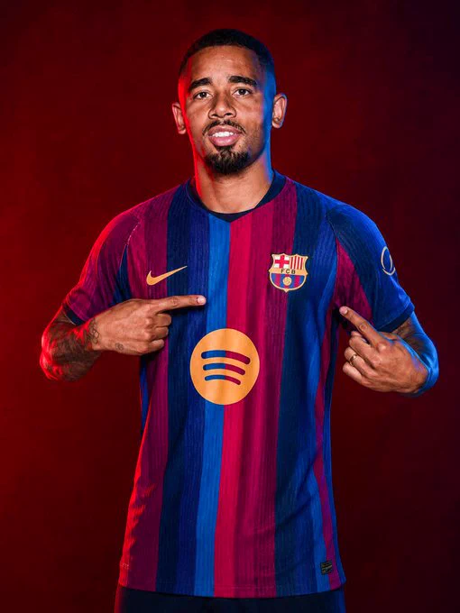 parmeramilgrau's tweet photo. A carreira do Gabriel Jesus que tentam te convencer que não é grande coisa:

Palmeiras
Manchester City
Arsenal
Barcelona

442 jogos – 155 gols – 73 assistências – 14 títulos https://t.co/TJmnnBPf4M