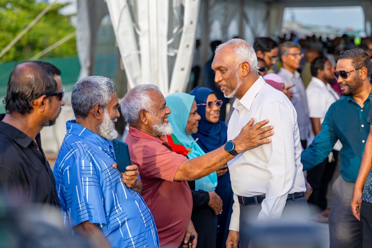 MIHUDmv's tweet photo. His Excellency President Dr. Mohamed Muizzu today carried out an official site inspection of the Thilamale’ Bridge.
The President was accompanied by the Minister of Infrastructure, Housing and Urban Development, Dr. Abdulla Muththalib, other Cabinet Ministers, the High Commissioner of India, Mr. G. Balasubramanian, senior representatives of AFCONS and Arup Group, and Government officials.