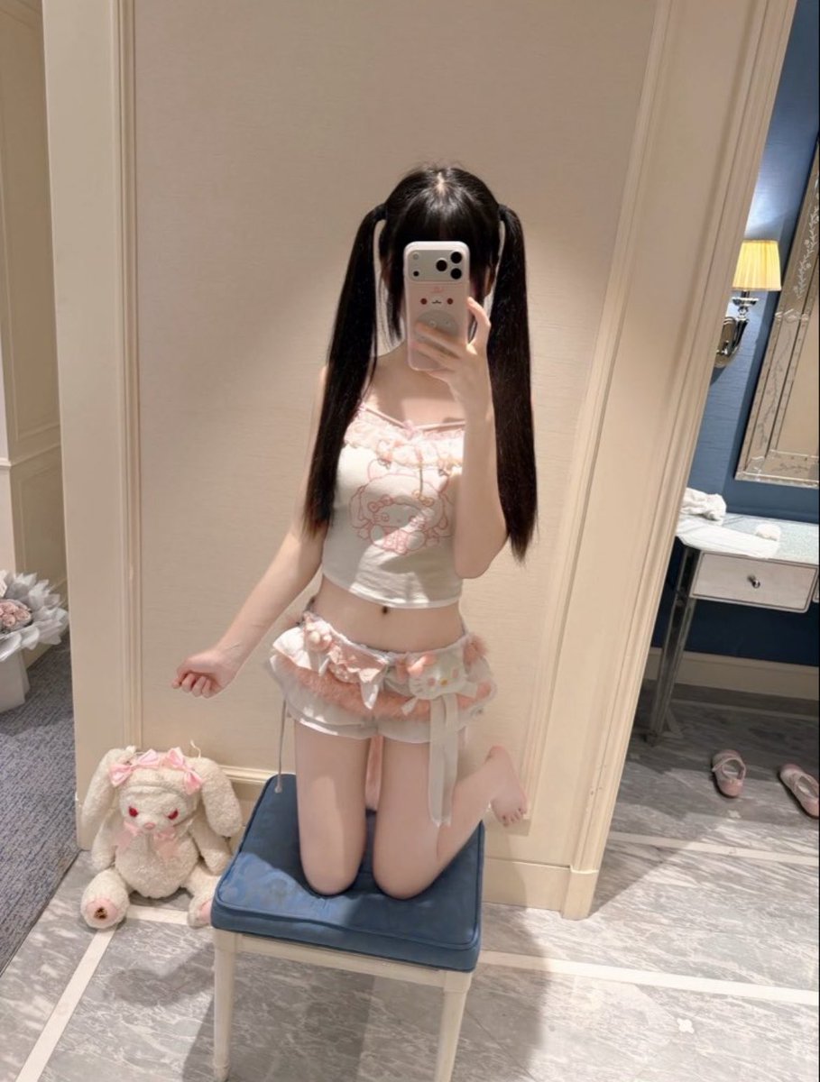 Oldingnd's tweet photo. 离开学越来越近了！！！

我看书你们看福
    
心情不好来X发泄了，免费给福看😝😝。。。 https://t.co/10iGEYti2R