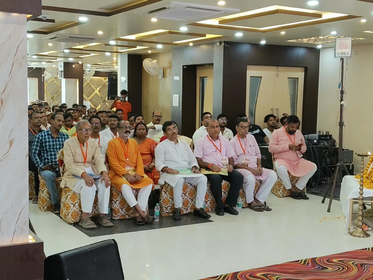 GopalChSaha4BJP's tweet photo. আজ চাঁচল বিধানসভার অন্তর্গত ২৩০ নং বুথে যশস্বী প্রধানমন্ত্রী নরেন্দ্র মোদীজীর মন কি বাত অনুষ্ঠানে অংশগ্রহণ।
#MaanKiBaat https://t.co/JPq9Tdda49