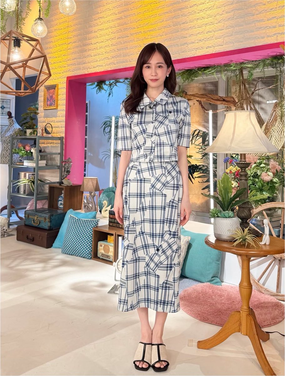 710_maaaa's tweet photo. 敦子の骨格の美しすぎてこんなただ衣装見せてくれるショットでもずっと見てられる https://t.co/kBACzTq9X1