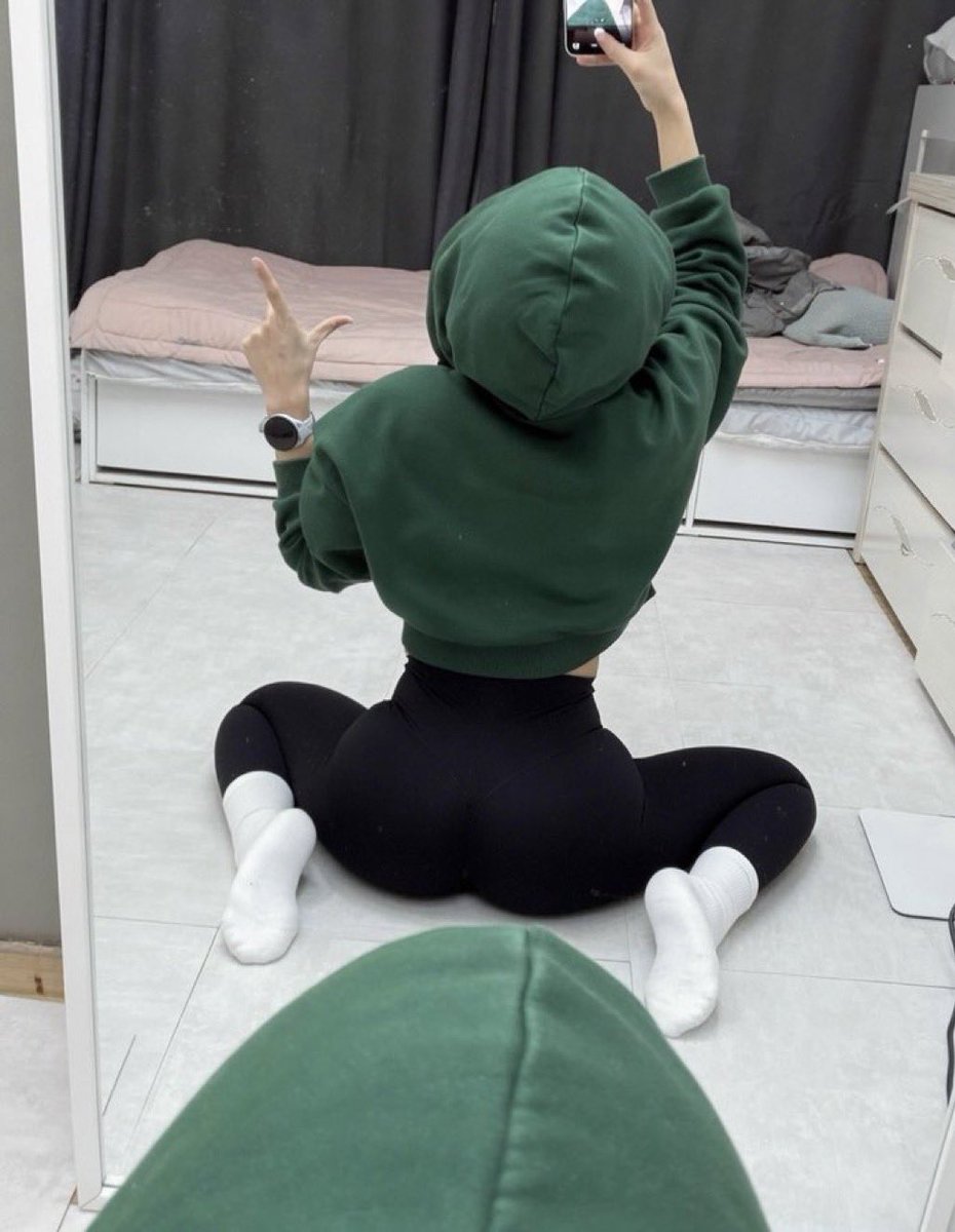 PayMiley's tweet photo. letting a 19yo control ur finances is the best feeling you’ll ever experience 🌀😵‍💫 https://t.co/FK67NtumWR