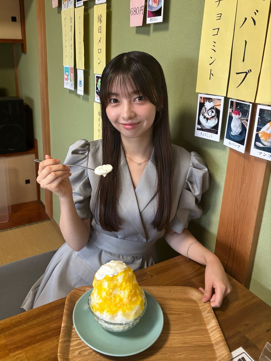 ayaka_tamura_'s tweet photo. マンゴーかき氷だよ♡
やっとひとつ夏らしいことできた！
みんなの好きなかき氷の味教えてね✨ https://t.co/DMzpHKOjCY