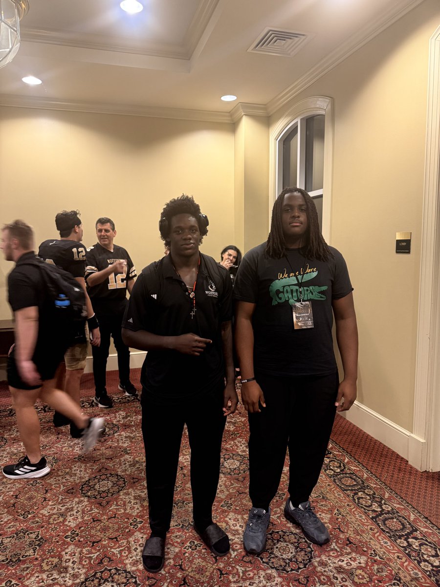Uriah_Benefield's tweet photo. Great time @Wofford_FB  good win fellas keep rolling @tayshaun0421 @WareFootball @WareCoGators @gfrank2199 @RecruitGeorgia https://t.co/Qq4gj2BTtv