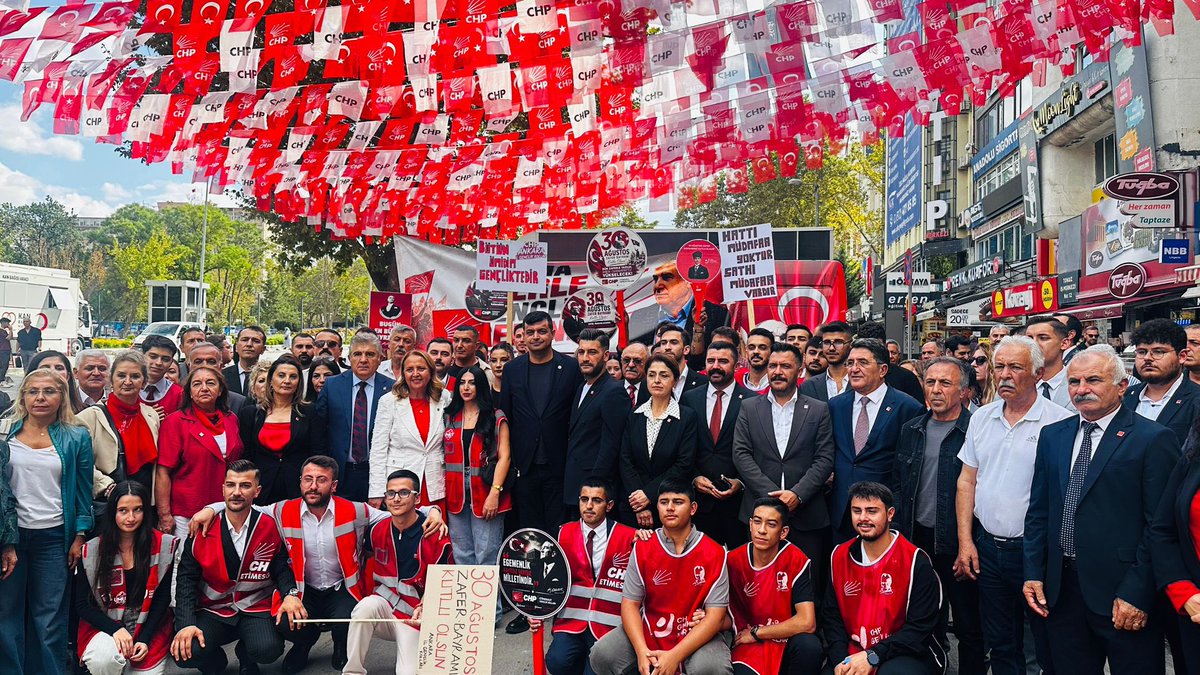 demirdenizchp's tweet photo. Ankara İl Başkanlığımızda, İl Gençlik Kollarımızın düzenlediği 30 Ağustos Zafer Bayramı basın açıklamasına katıldık. Şanlı tarihimizin dönüm noktası olan bu büyük zaferi coşkuyla kutluyor, omuz omuza yürümeye devam ediyoruz! 🇹🇷 https://t.co/Z3TcXZvTmu