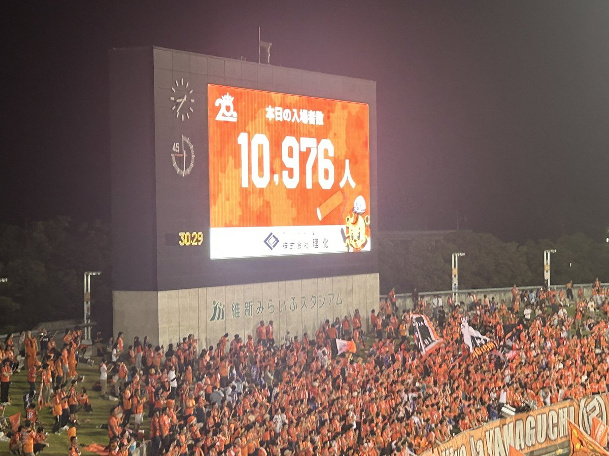 omassssan29's tweet photo. タオルはレノ丸買いました。可愛い。
ブンブンブン回し楽しかった。
花火見れたし、前回よりたくさん人いたし、負けなかったから良かったね。
次の試合は私の誕生日だから勝ってもらえるとなお嬉しいですね。
お疲レノファ。 https://t.co/RdfTWG3tyS