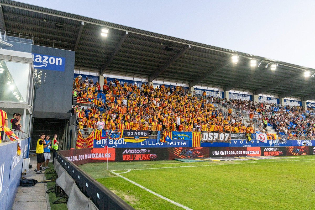 uesantandreu's tweet photo. 😃 Si no us agrada la simbologia de la nostra afició i de la nostra terra, agafeu paciència, perquè és tot just la primera jornada de les 38 que jugarem aquesta temporada.

😉 Sempre hem defensat la llibertat d'expressió i continuarem exercint-la arreu. https://t.co/bSZUJTiKhx