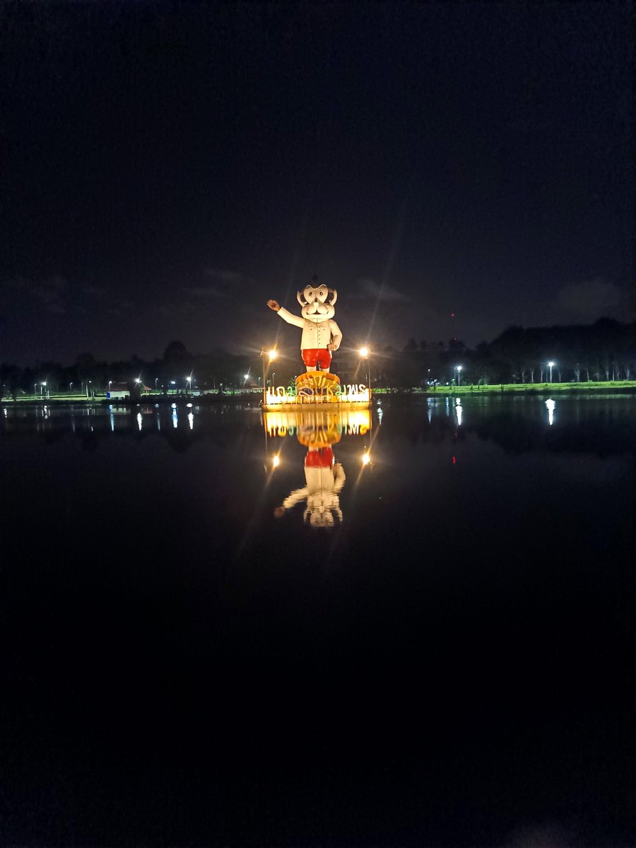 HyitSiththi's tweet photo. ทำไมชอบมานั่งตรงนี้ https://t.co/dWsrpZhITc