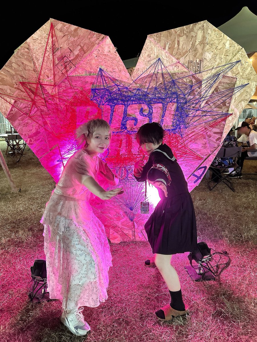 335neo's tweet photo. みんながアンコールくれたおかげで、去年私らに代わって守乃まもさんが演ってくれた「ロックンロールは鳴り止まないっ」もやれちゃいました！

大変おまたせ、ありがとねーー！

#ラシュボ #RUSHBALL2026 #神聖かまってちゃん https://t.co/BpBZoCZJSk