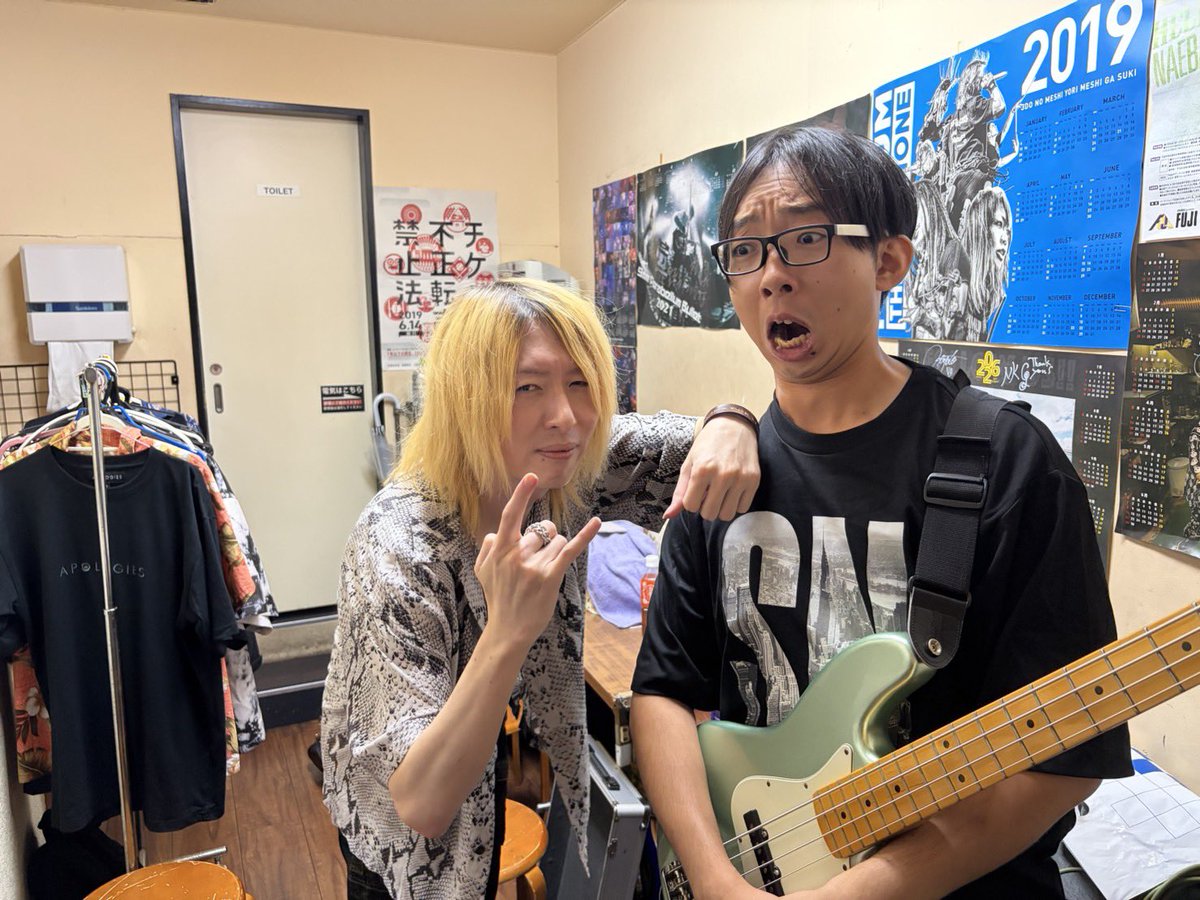 saburo_ba's tweet photo. 改めまして、ネガティブゲートin長野にて、DEKAI KINGDOMでした！

本当にありがとうございました😊

好きな物を持ち寄って語り合うこの雰囲気がとても好きだなあと感じました！

縁あって、ここ数年毎年出演させていただいてます。
来年も、またステージに立てます様に！
#ネガゲ
#ネガティブ・ゲート https://t.co/shH06QznMs