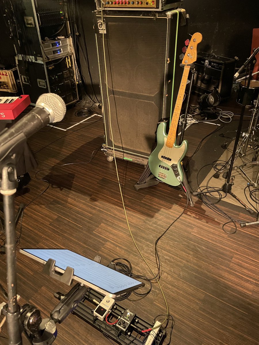 saburo_ba's tweet photo. 改めまして、ネガティブゲートin長野にて、DEKAI KINGDOMでした！

本当にありがとうございました😊

好きな物を持ち寄って語り合うこの雰囲気がとても好きだなあと感じました！

縁あって、ここ数年毎年出演させていただいてます。
来年も、またステージに立てます様に！
#ネガゲ
#ネガティブ・ゲート https://t.co/shH06QznMs