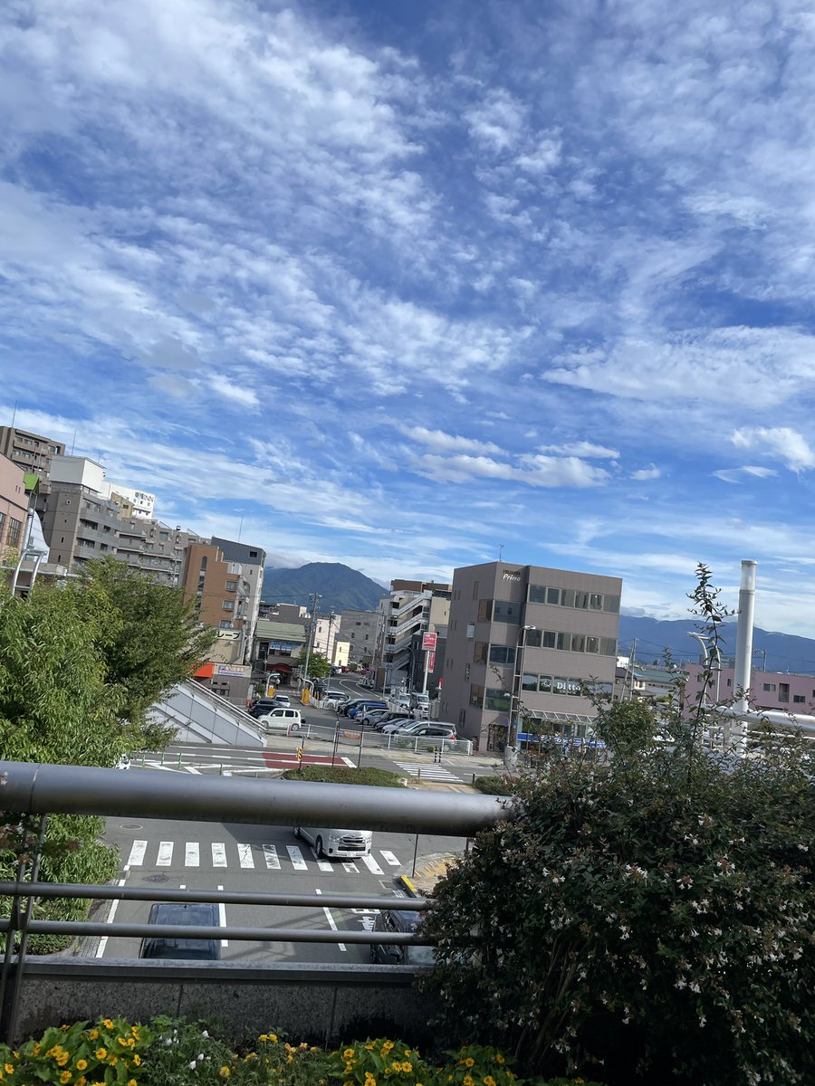 saburo_ba's tweet photo. 改めまして、ネガティブゲートin長野にて、DEKAI KINGDOMでした！

本当にありがとうございました😊

好きな物を持ち寄って語り合うこの雰囲気がとても好きだなあと感じました！

縁あって、ここ数年毎年出演させていただいてます。
来年も、またステージに立てます様に！
#ネガゲ
#ネガティブ・ゲート https://t.co/shH06QznMs