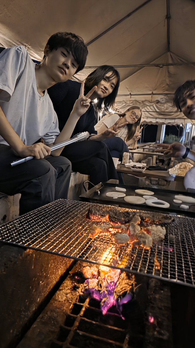keio_photon's tweet photo. 研究室の夏合宿初日です！今日はBBQしました。宿泊は廃校になった小学校！ https://t.co/qZEphM0xC3
