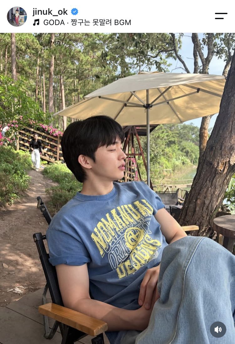 kumi_sp5_phs's tweet photo. オク・ジヌク氏のInstagram更新

あちこち、あっちこっち、あちらこちら、行ったり来たり…あと…何か…ある？🤔

📸全8枚
https://t.co/8U6ajkRiI5

#オクジヌク #옥진욱 https://t.co/emb9QiEcQH