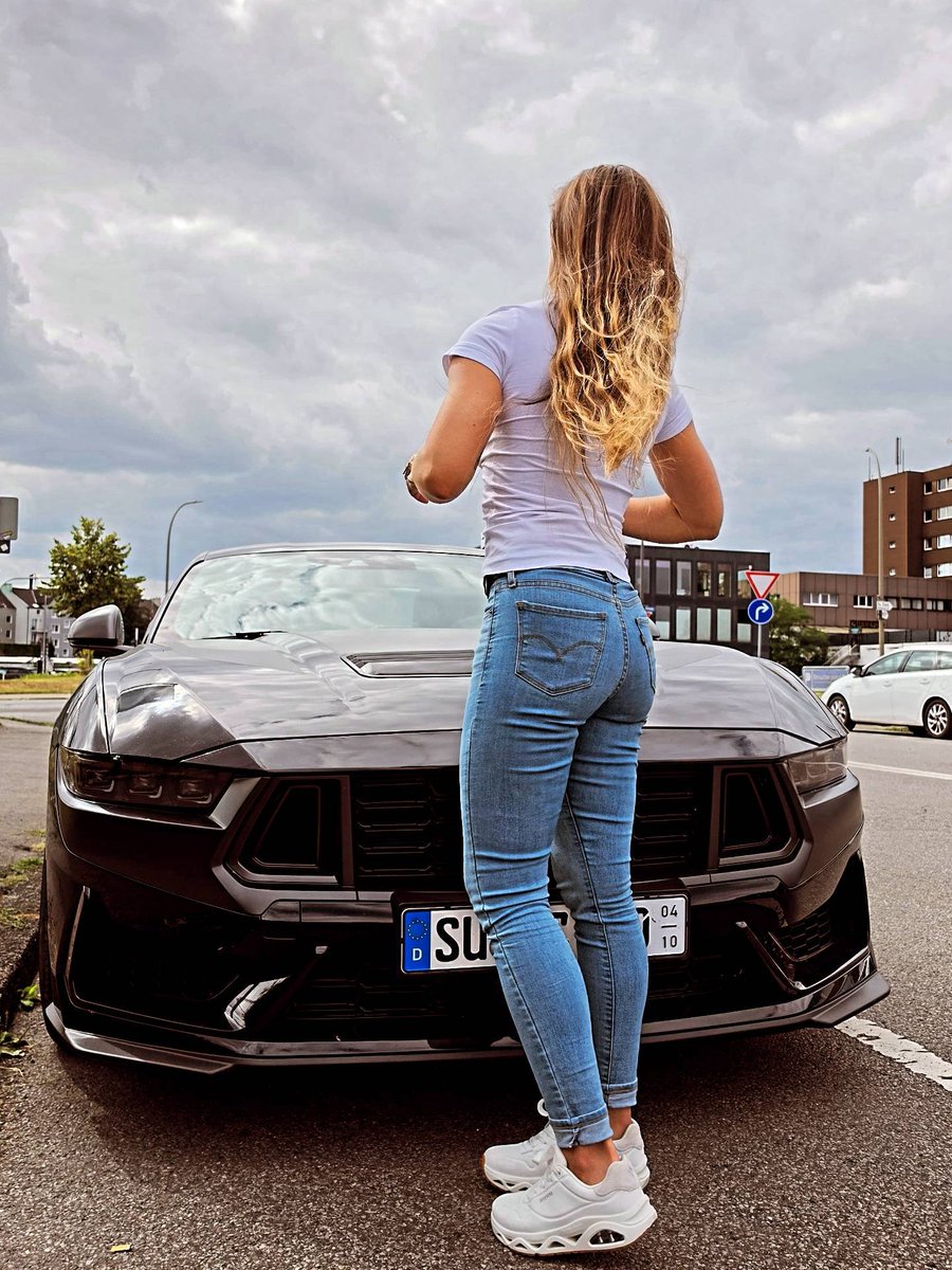 AthenaOctane's tweet photo. Ich mag meine Autos genauso wie meine Momente: laut, besonders und definitiv nicht 0815. 😏
#cargirl #mustanggirl #fordmustang #v8 #carlover #girlsandcars #onlyfans #justforyou #exclusiv #explorepage https://t.co/87VrvFX1Pk