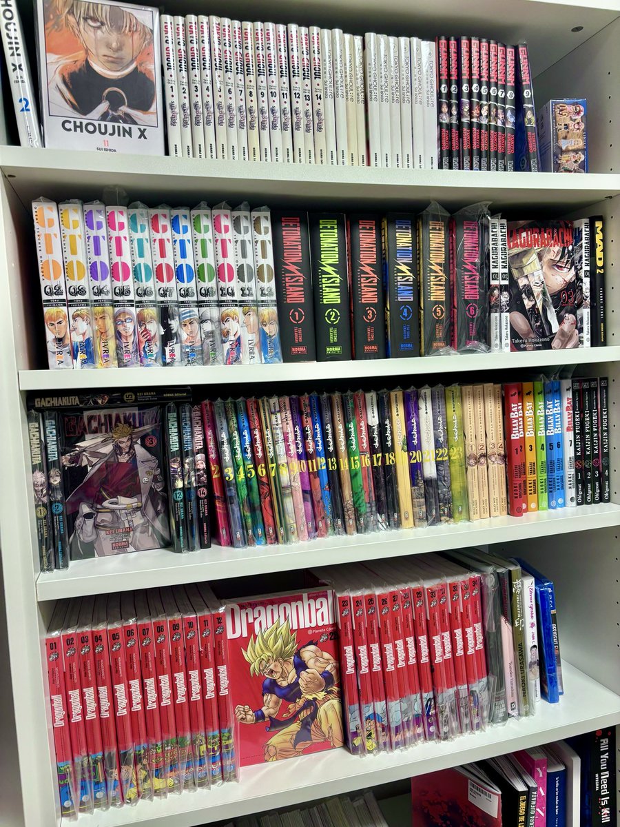 Re_Noct's tweet photo. Mi colección de mangas (y la última de mi novia ✨) https://t.co/6qnsnEqrU1