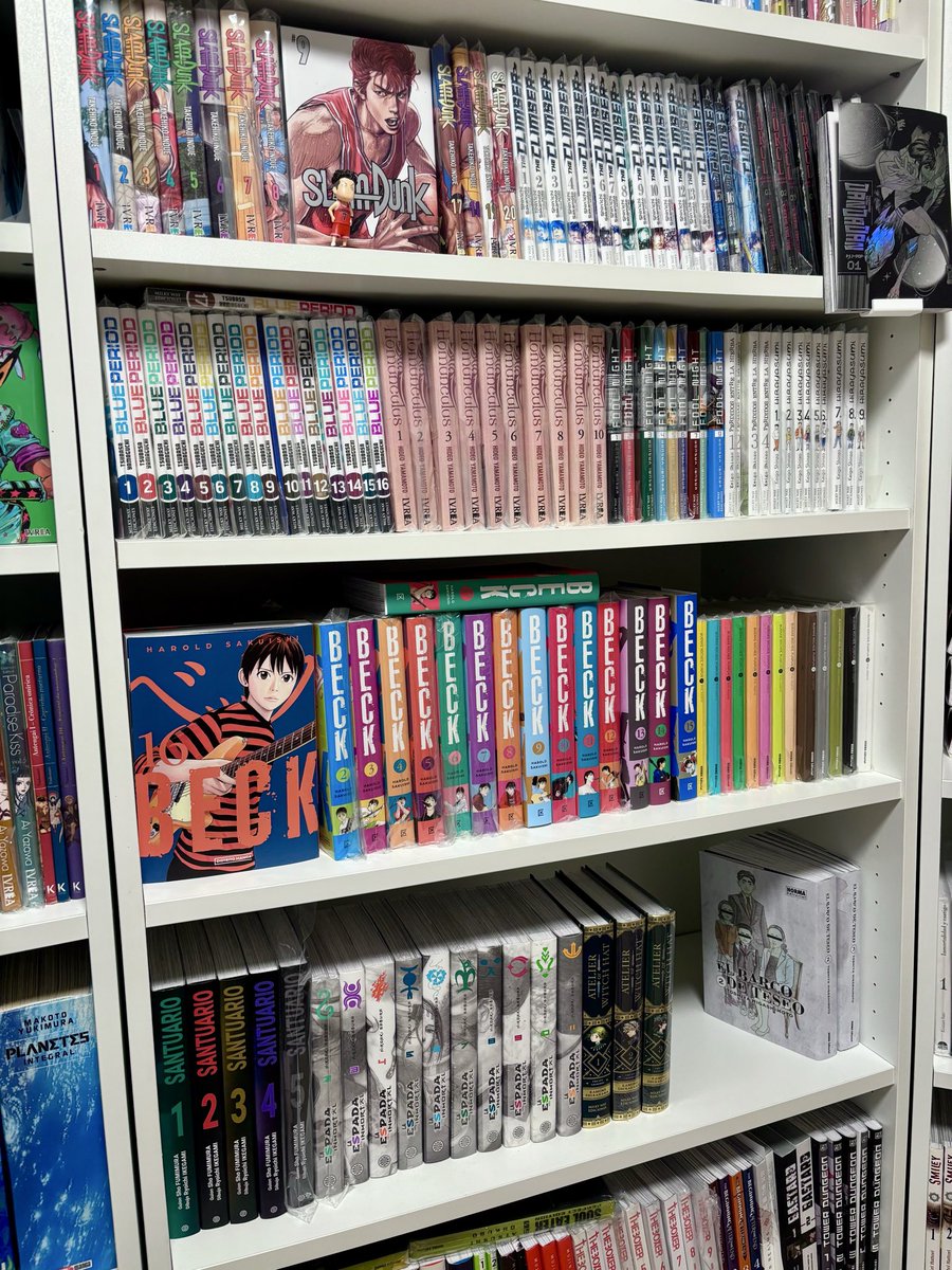 Re_Noct's tweet photo. Mi colección de mangas (y la última de mi novia ✨) https://t.co/6qnsnEqrU1